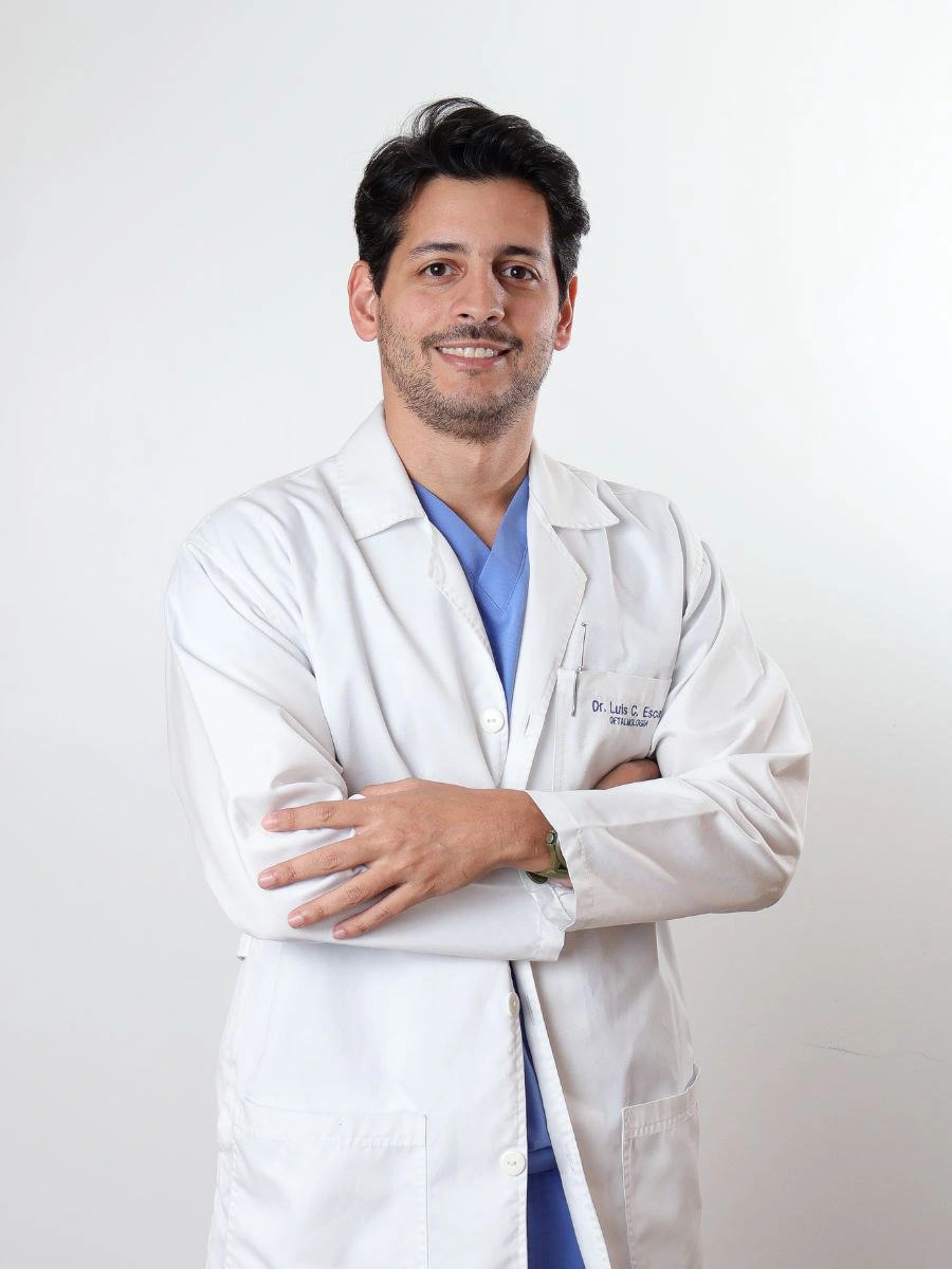 Dr. Luis Carlos Escaf - Oftalmólogo - Especialista en retina en VIU - Clínica Oftalmológica en Barranquilla