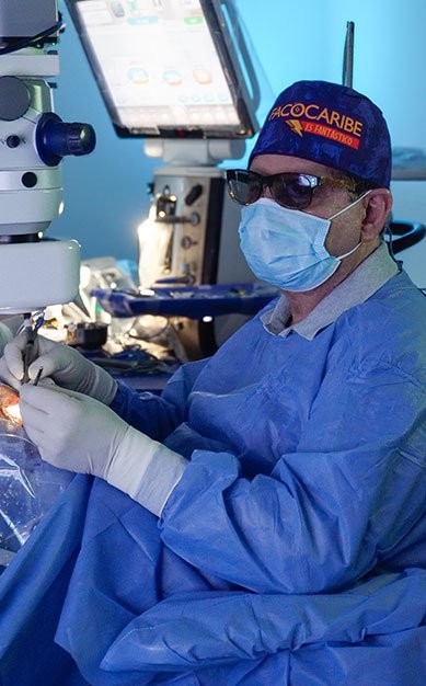 Experiencia del Dr. Luis Escaf en cirugía oftalmológica