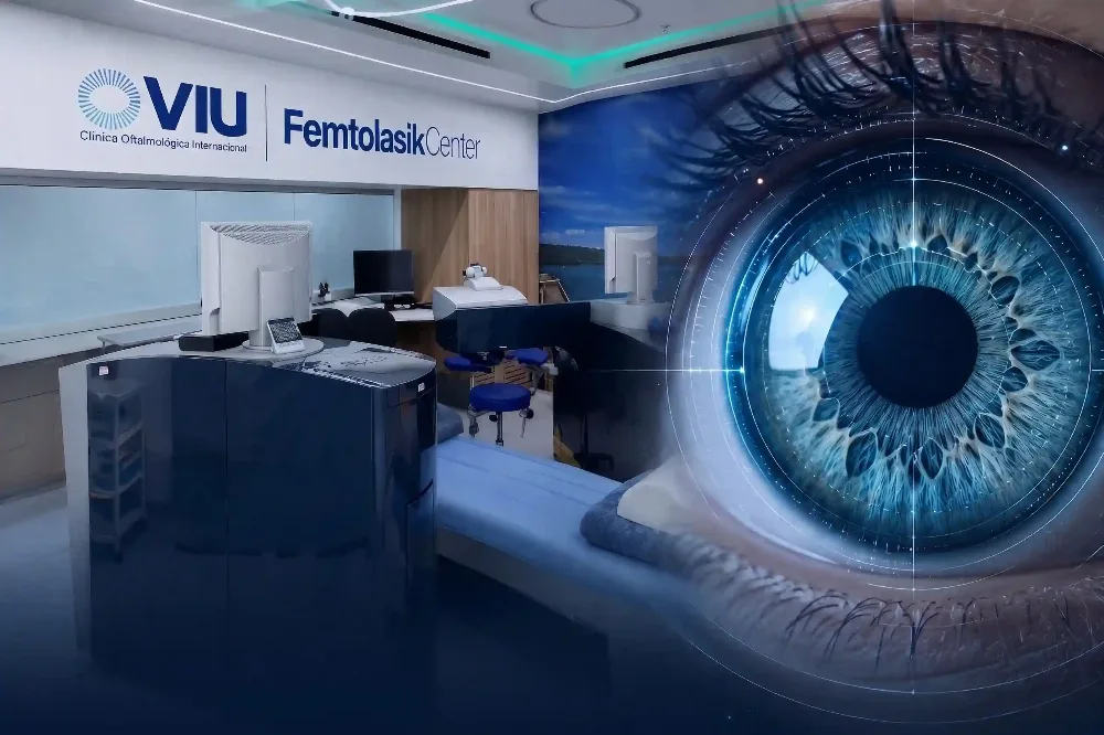Modelo digital del ojo proyectado en pantalla durante la planificación de una cirugía refractiva en VIU
