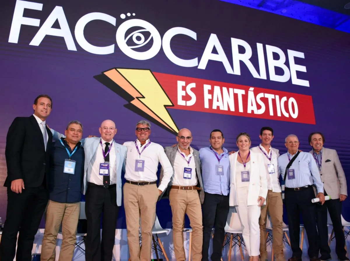 Equipo de VIU Clínica Oftalmológica Internacional en FACOCARIBE