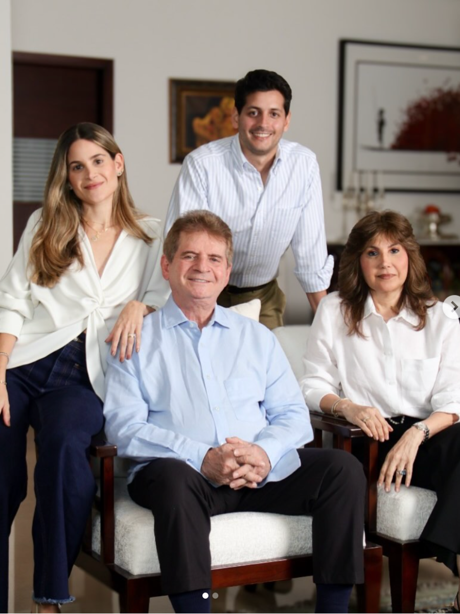 Familia del Dr. Luis Escaf acompañando la historia de VIU