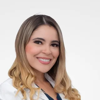 Dra. Silvana María Polo Lobo, oftalmóloga subespecialista de VIU Clínica Oftalmológica Internacional