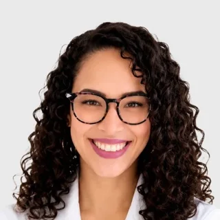 Dra. Johanna María Romero Valencia, oftalmóloga subespecialista de VIU Clínica Oftalmológica Internacional
