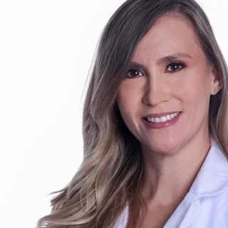 Dra. Isabel Cristina Uribe Villalobos, oftalmóloga subespecialista de VIU Clínica Oftalmológica Internacional